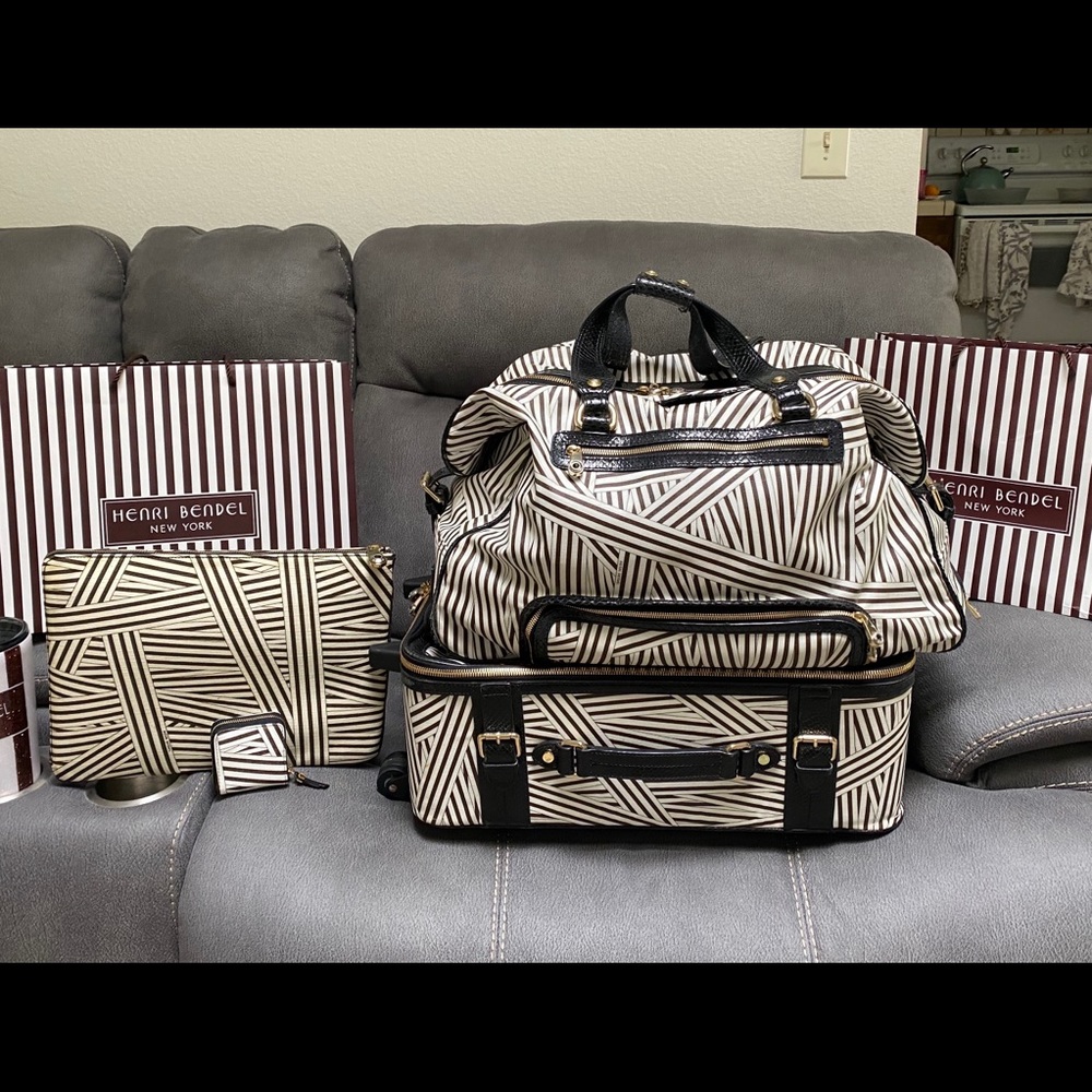 Henri Bendel 4 piece Luggage set 💥